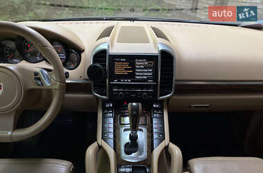 Внедорожник / Кроссовер Porsche Cayenne 2011 в 