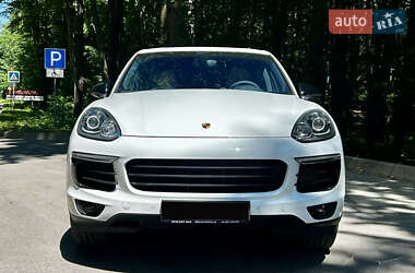 Позашляховик / Кросовер Porsche Cayenne 2015 в 