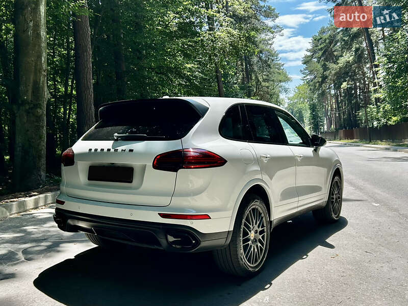Внедорожник / Кроссовер Porsche Cayenne 2015 в Львове