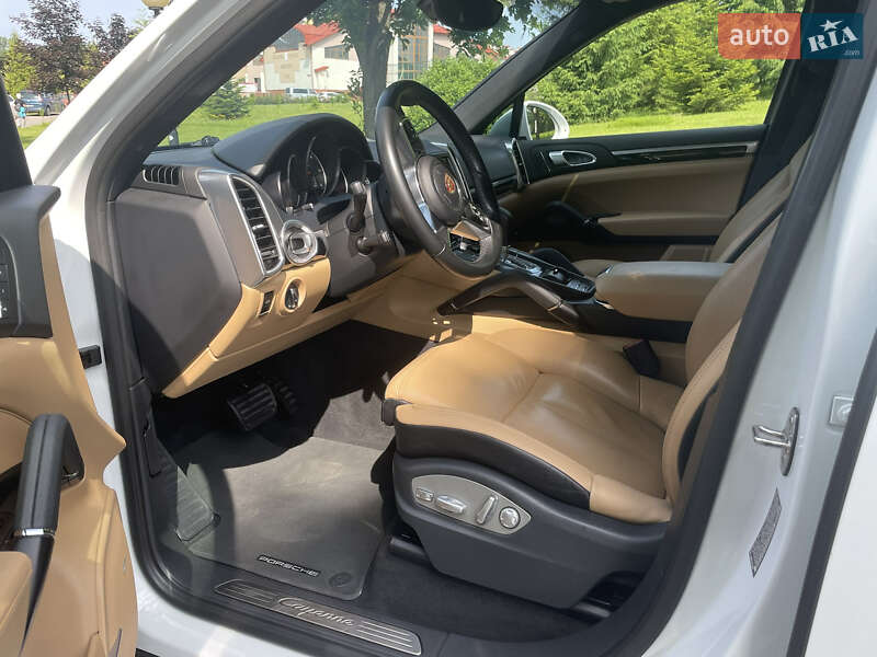 Внедорожник / Кроссовер Porsche Cayenne 2015 в Львове