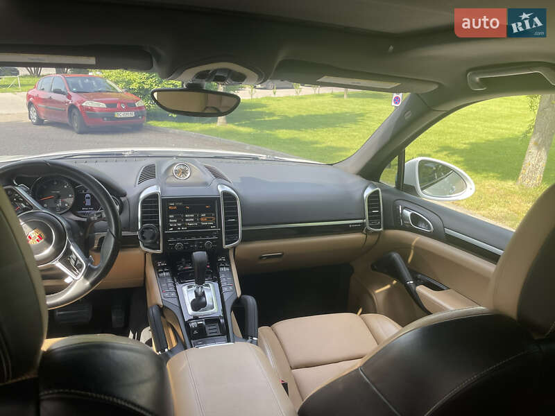 Внедорожник / Кроссовер Porsche Cayenne 2015 в Львове