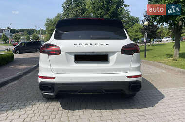 Позашляховик / Кросовер Porsche Cayenne 2015 в 