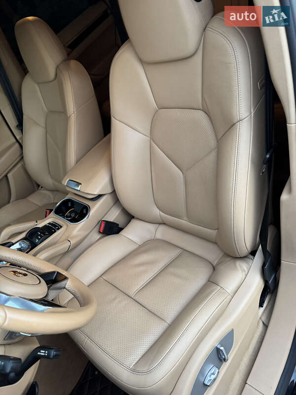 Внедорожник / Кроссовер Porsche Cayenne 2014 в Днепре