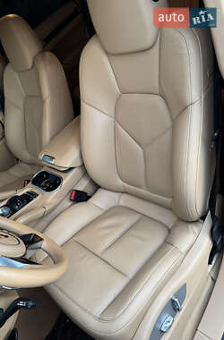 Внедорожник / Кроссовер Porsche Cayenne 2014 в 