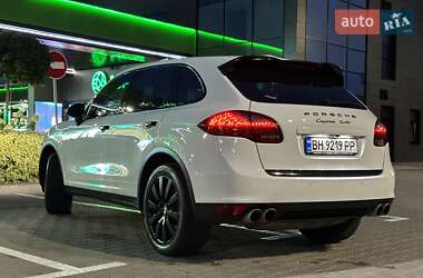 Внедорожник / Кроссовер Porsche Cayenne 2012 в 