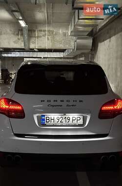 Внедорожник / Кроссовер Porsche Cayenne 2012 в 