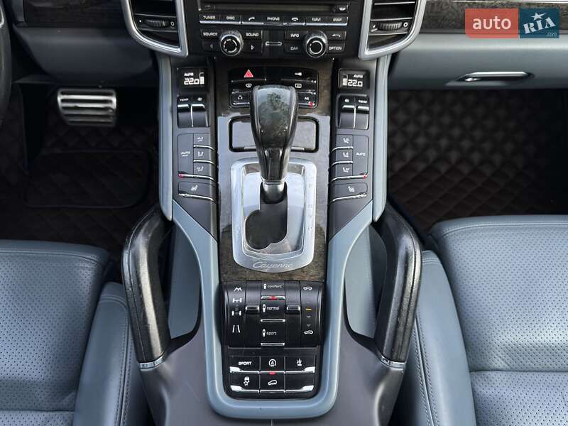 Внедорожник / Кроссовер Porsche Cayenne 2011 в Киеве