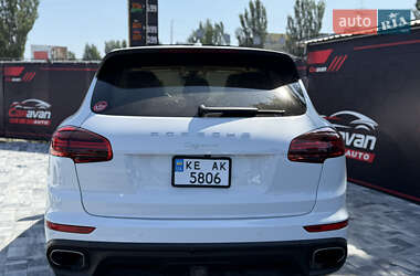Внедорожник / Кроссовер Porsche Cayenne 2016 в 