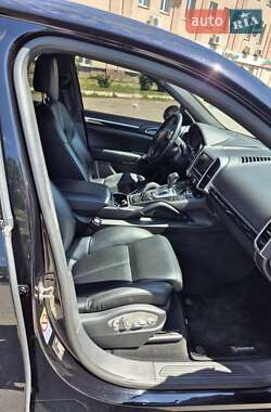 Внедорожник / Кроссовер Porsche Cayenne 2012 в 