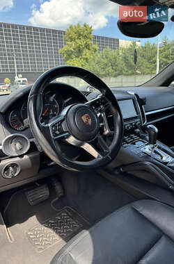 Позашляховик / Кросовер Porsche Cayenne 2015 в 