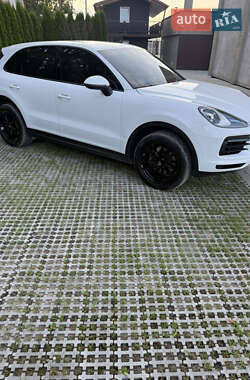 Внедорожник / Кроссовер Porsche Cayenne 2018 в 
