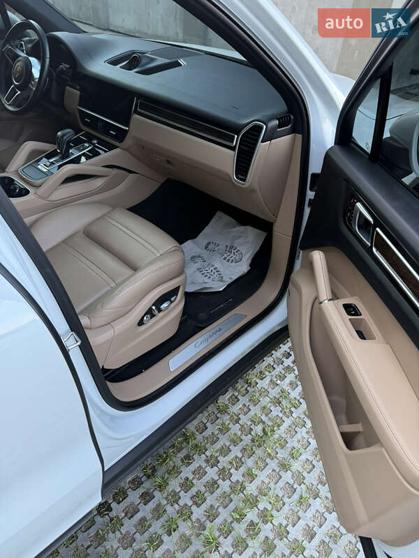 Внедорожник / Кроссовер Porsche Cayenne 2018 в Львове