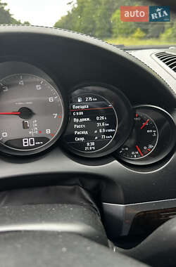 Внедорожник / Кроссовер Porsche Cayenne 2012 в 