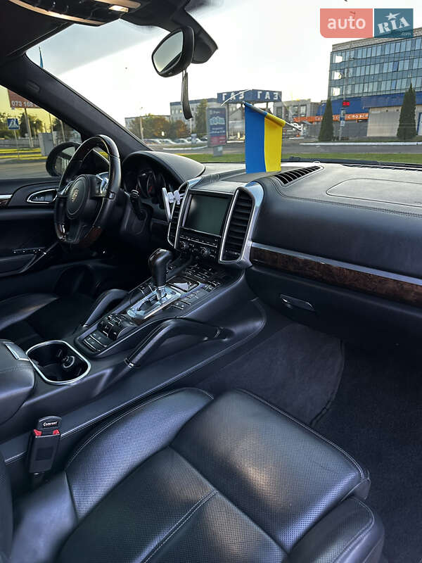 Внедорожник / Кроссовер Porsche Cayenne 2012 в Киеве