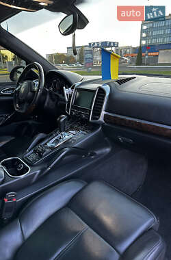 Внедорожник / Кроссовер Porsche Cayenne 2012 в 