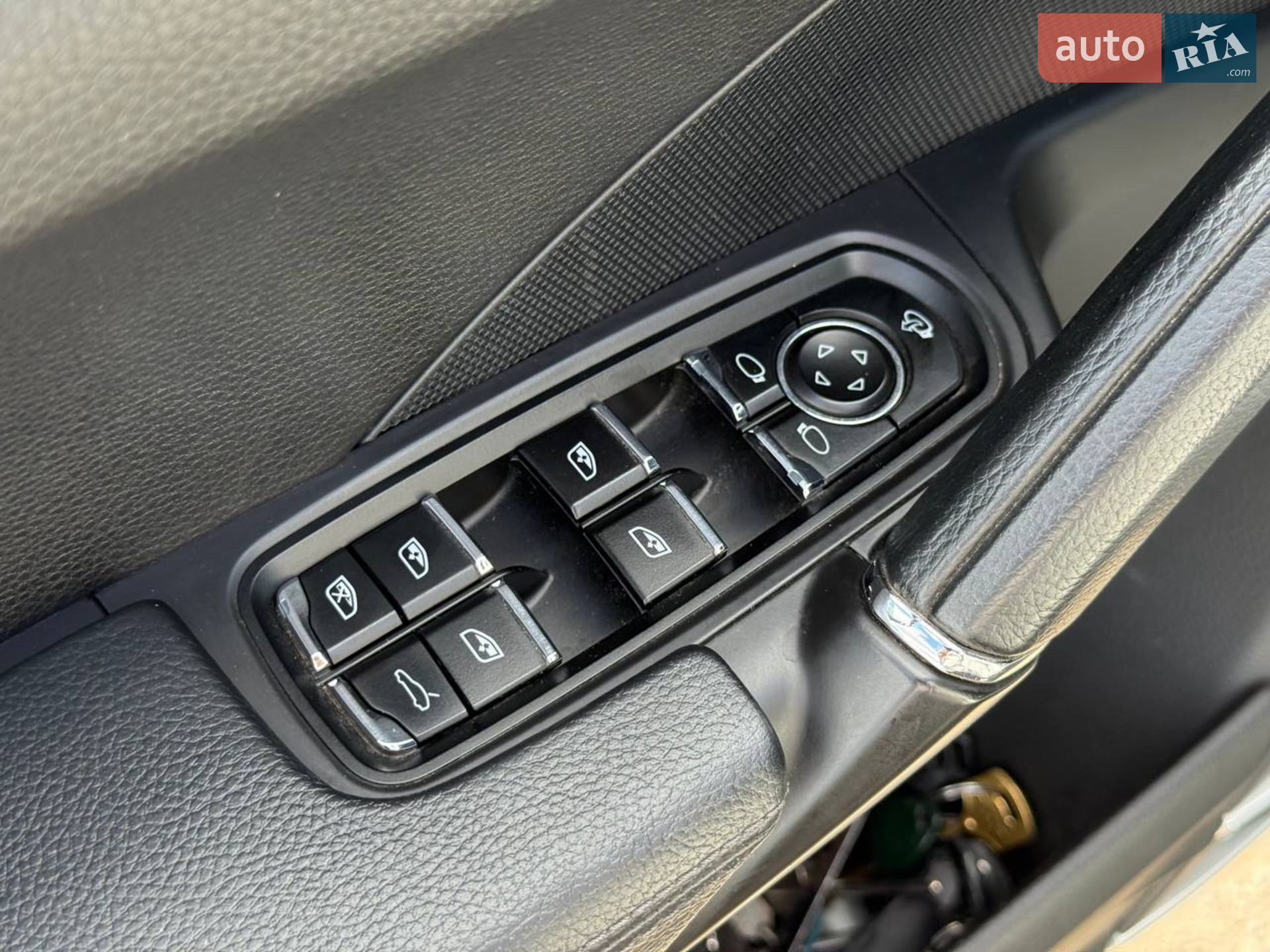 2013 Porsche Cayenne - мініатюра 23