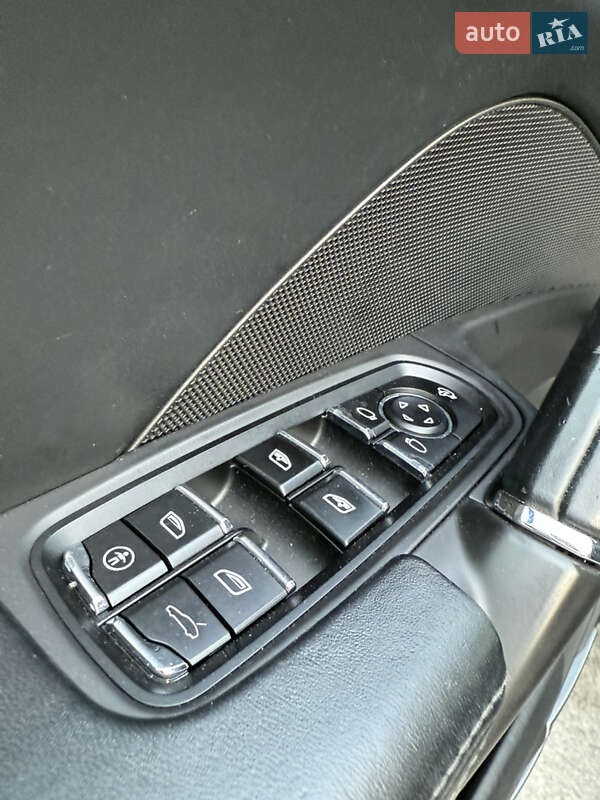 Позашляховик / Кросовер Porsche Cayenne 2011 в Рівному