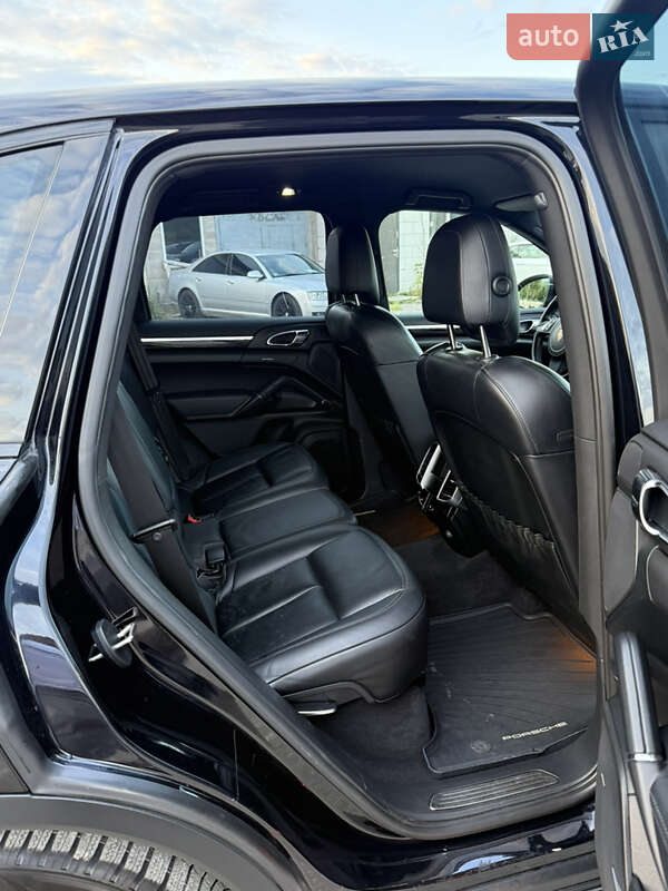 Позашляховик / Кросовер Porsche Cayenne 2011 в Рівному