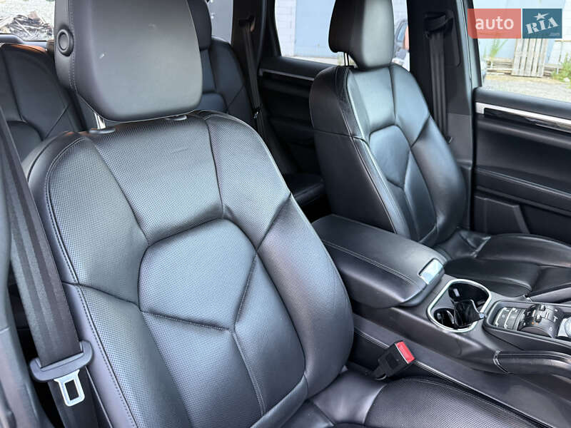 Позашляховик / Кросовер Porsche Cayenne 2011 в Рівному
