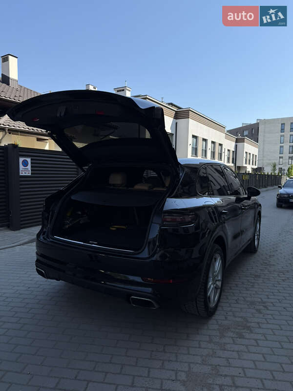 Внедорожник / Кроссовер Porsche Cayenne 2019 в Львове