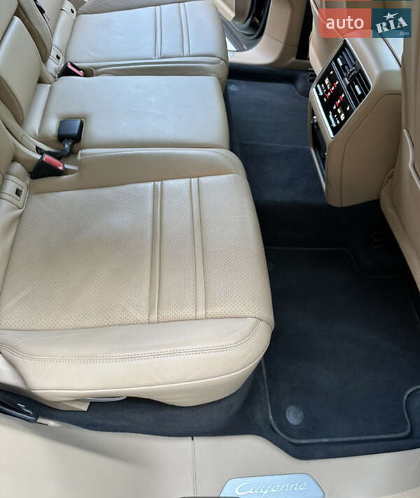 Внедорожник / Кроссовер Porsche Cayenne 2019 в Львове