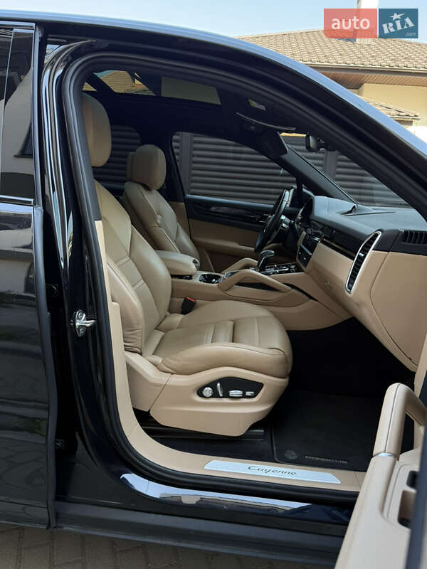 Внедорожник / Кроссовер Porsche Cayenne 2019 в Львове