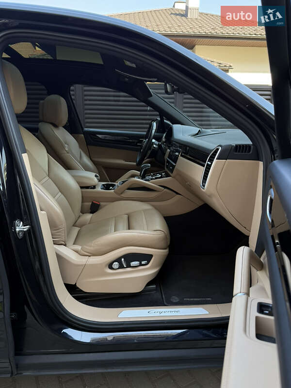 Внедорожник / Кроссовер Porsche Cayenne 2019 в Львове