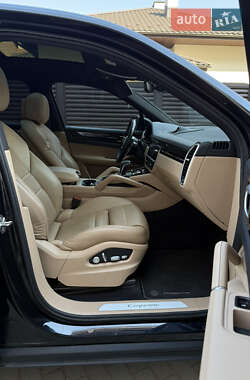 Внедорожник / Кроссовер Porsche Cayenne 2019 в 