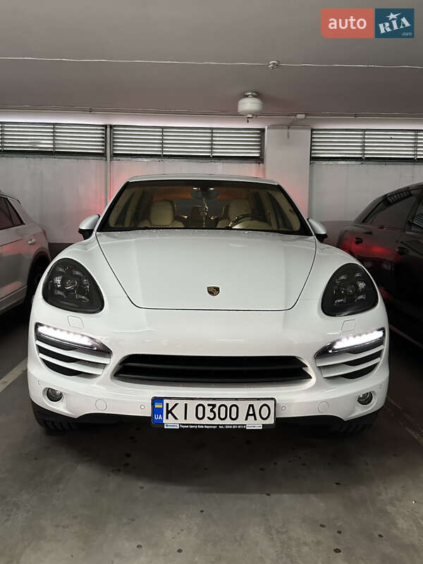 Позашляховик / Кросовер Porsche Cayenne 2013 в 