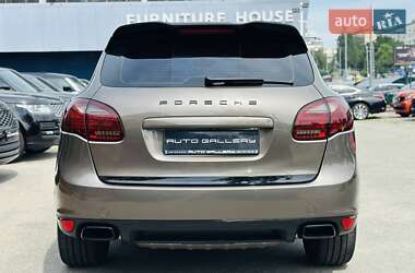 Внедорожник / Кроссовер Porsche Cayenne 2014 в 