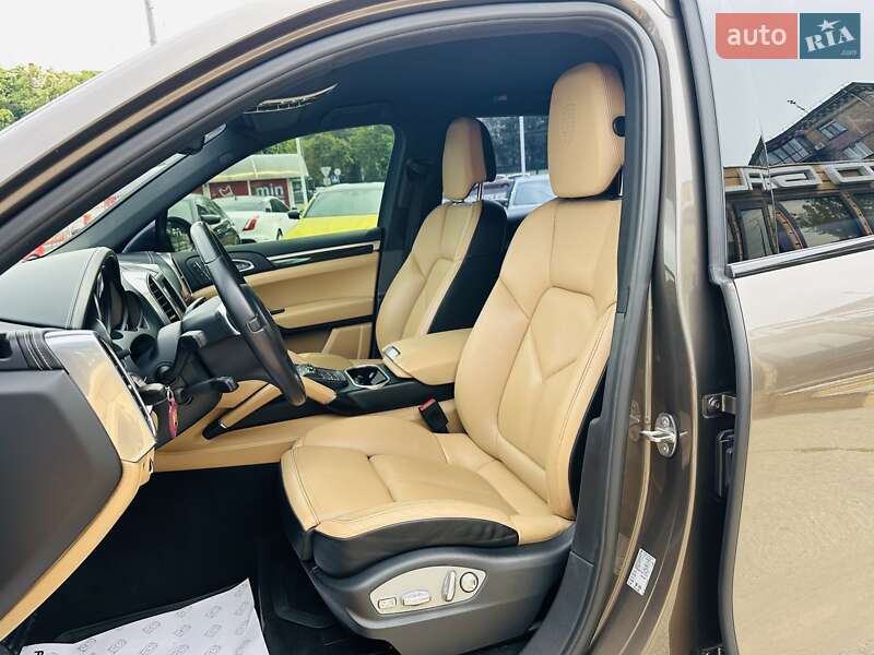 Позашляховик / Кросовер Porsche Cayenne 2014 в Києві