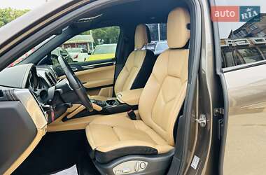 Внедорожник / Кроссовер Porsche Cayenne 2014 в 