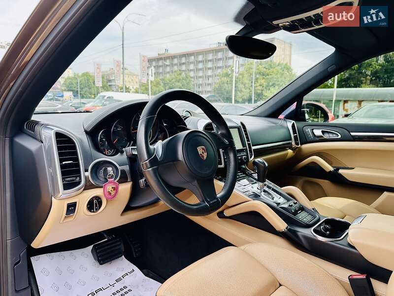 Позашляховик / Кросовер Porsche Cayenne 2014 в Києві