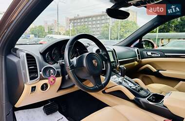 Внедорожник / Кроссовер Porsche Cayenne 2014 в 