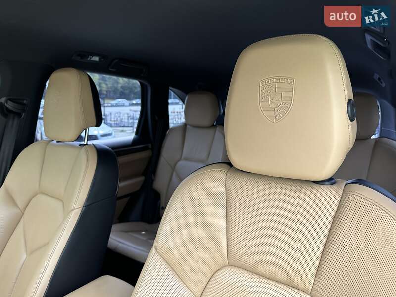Позашляховик / Кросовер Porsche Cayenne 2014 в Києві