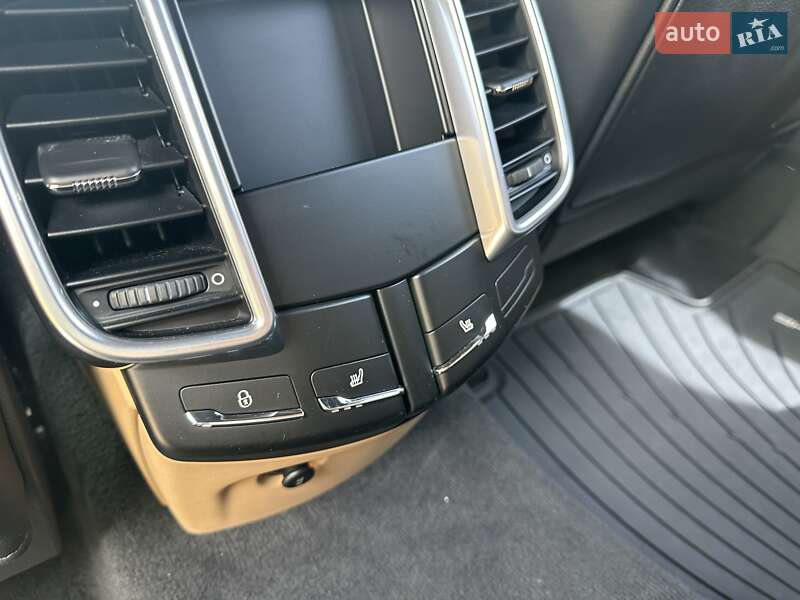 Позашляховик / Кросовер Porsche Cayenne 2014 в Києві