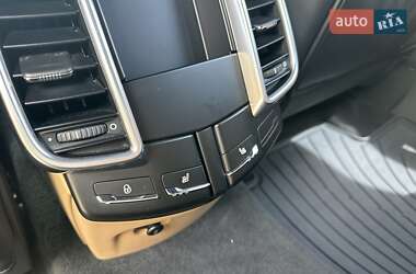 Внедорожник / Кроссовер Porsche Cayenne 2014 в 
