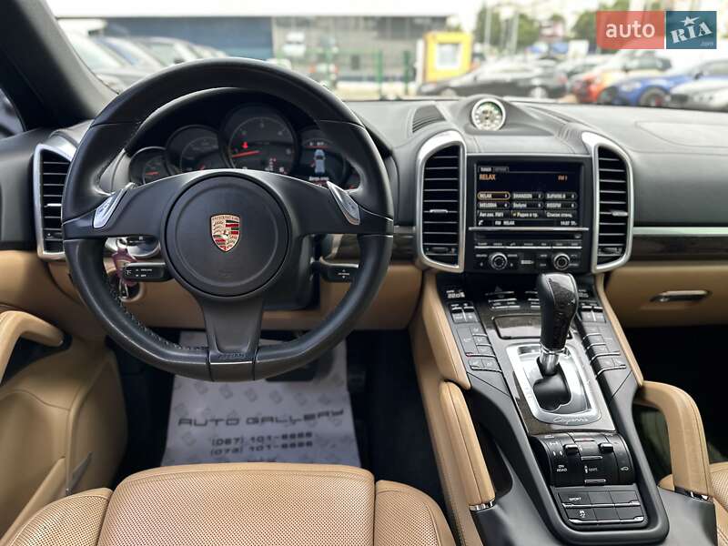 Позашляховик / Кросовер Porsche Cayenne 2014 в Києві