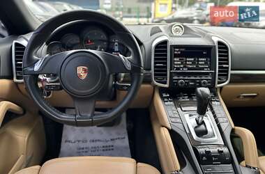 Внедорожник / Кроссовер Porsche Cayenne 2014 в 