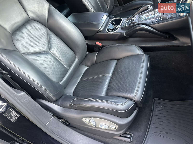 Внедорожник / Кроссовер Porsche Cayenne 2011 в Умани