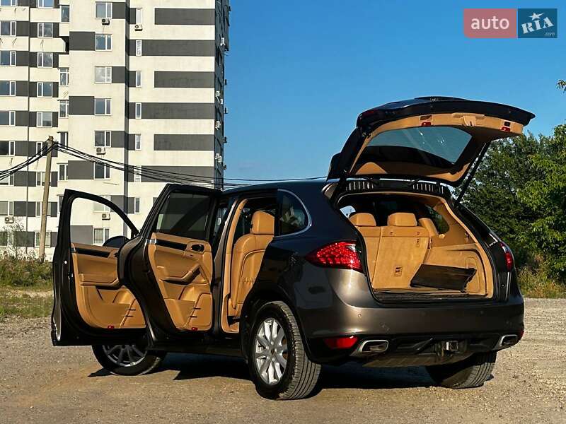 Позашляховик / Кросовер Porsche Cayenne 2013 в Харкові