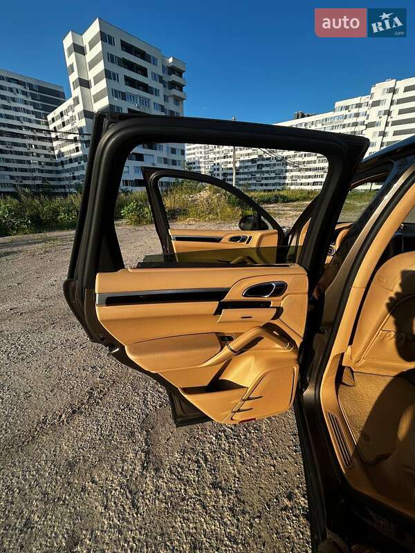 Позашляховик / Кросовер Porsche Cayenne 2013 в Харкові
