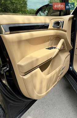 Внедорожник / Кроссовер Porsche Cayenne 2011 в 