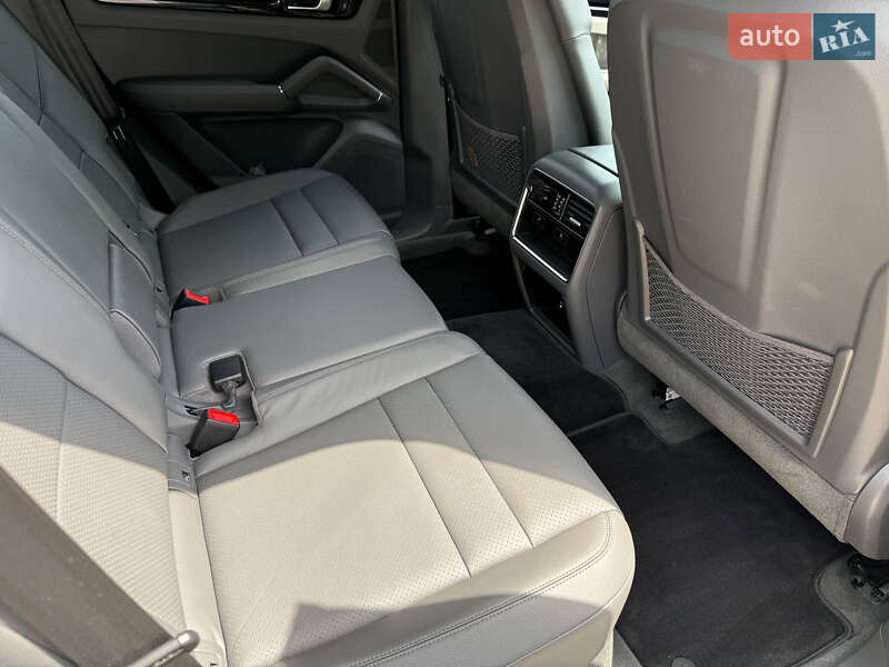 Внедорожник / Кроссовер Porsche Cayenne 2020 в Киеве