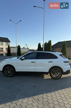 Внедорожник / Кроссовер Porsche Cayenne 2019 в 