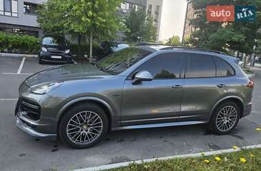 Внедорожник / Кроссовер Porsche Cayenne 2016 в 