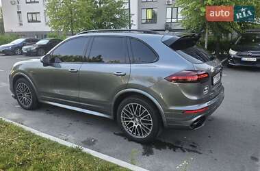 Внедорожник / Кроссовер Porsche Cayenne 2016 в 