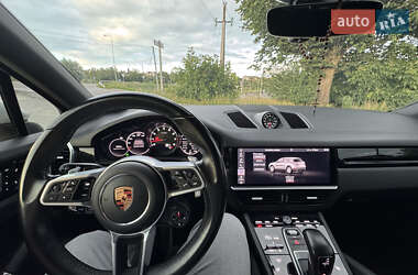 Внедорожник / Кроссовер Porsche Cayenne 2018 в 