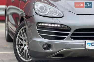 Позашляховик / Кросовер Porsche Cayenne 2012 в 