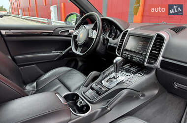 Позашляховик / Кросовер Porsche Cayenne 2012 в 